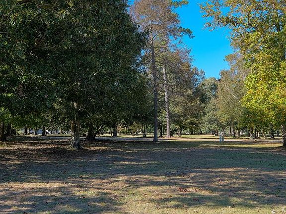 4th image of 237 Lake Wood Dr