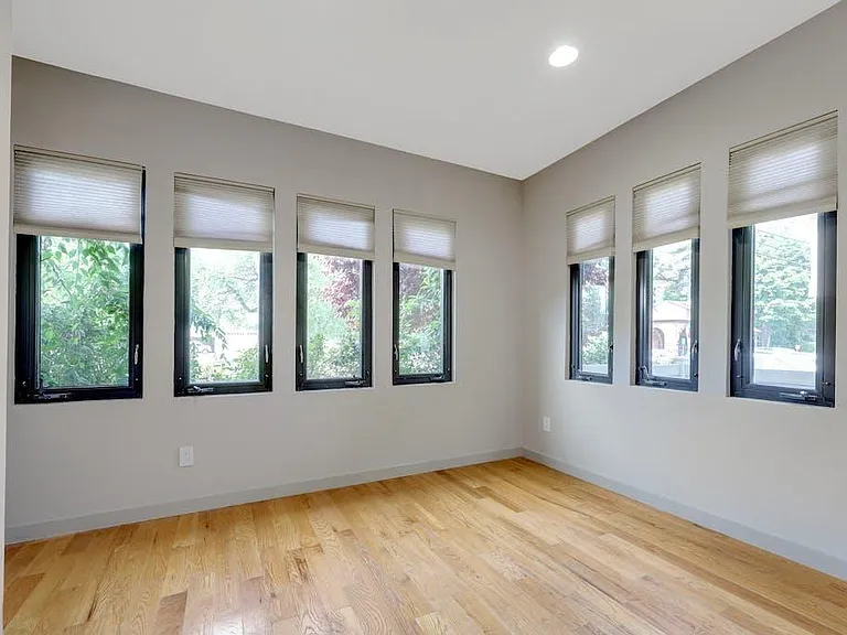 115 W Englewood Ave — Photo 8