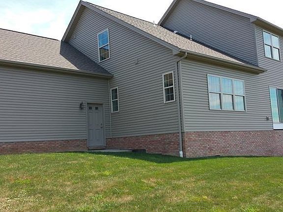 5th image of 226 Rolling Hill Farm Dr