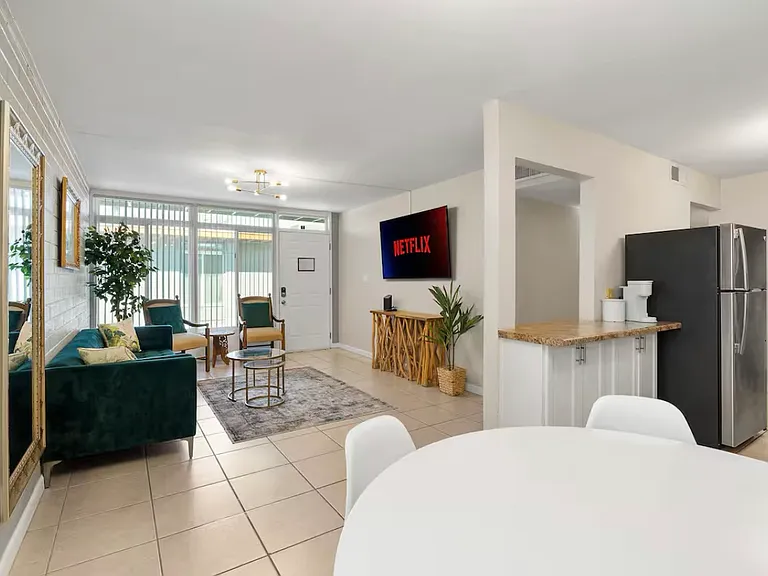 1010 E Maryland Ave #12 — Photo 9