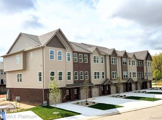 1684 Pinecroft Ln, Howell, MI 48855