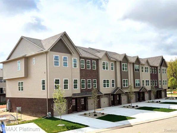 1684 Pinecroft Ln, Howell, MI 48855