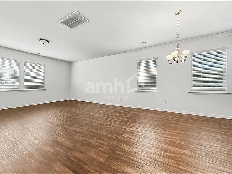 518 Singing Bush Ave — Photo 5