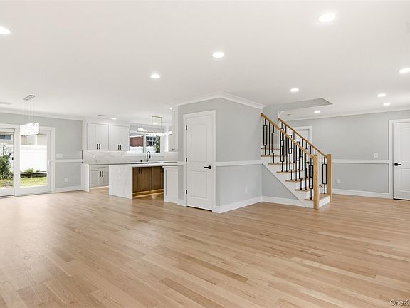 5th image of 31 Underhill Avenue
