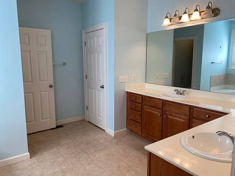606 Trillium Ct — Photo 13