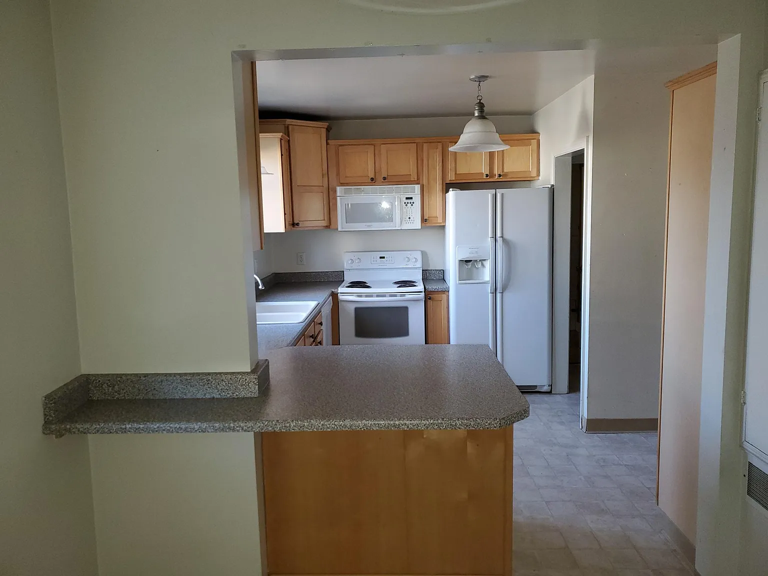 3 bed, 1.5 bath, 2000 sqft, $1,800 — Photo 3