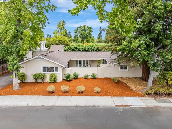 1471 Arcadia Pl, Palo Alto, CA 94303