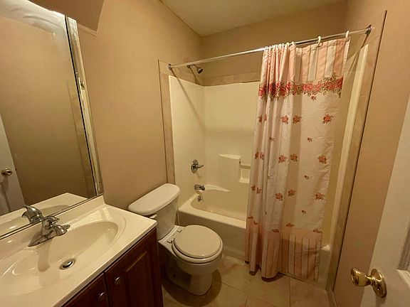 3rd image of 19-2 Steele Ave