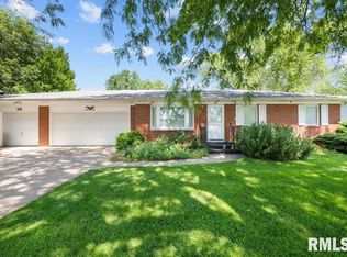 38 Park View Dr, Park View, IA 52748