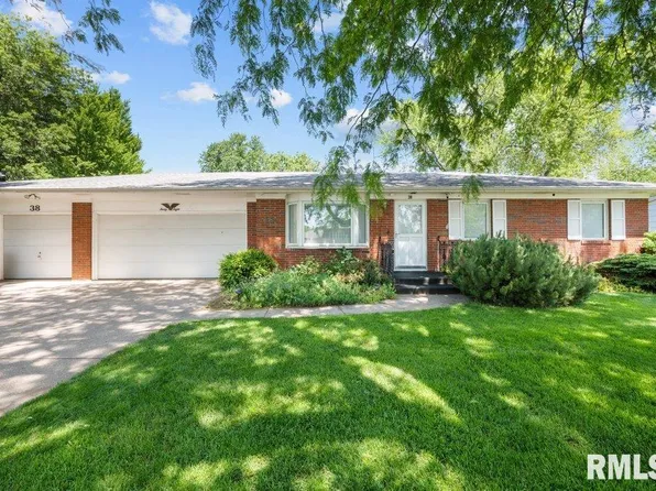 38 Park View Dr, Park View, IA 52748