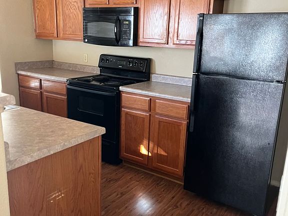 4th image of 106-223 Lakeview Ct #203