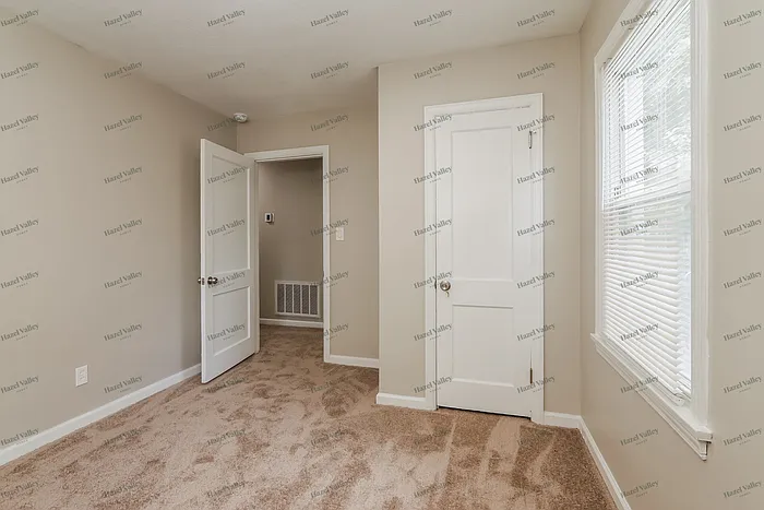 1512 Sharon Dr — Photo 9