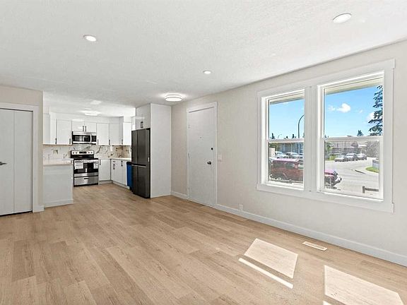 4th image of 3116 W 39th St SE