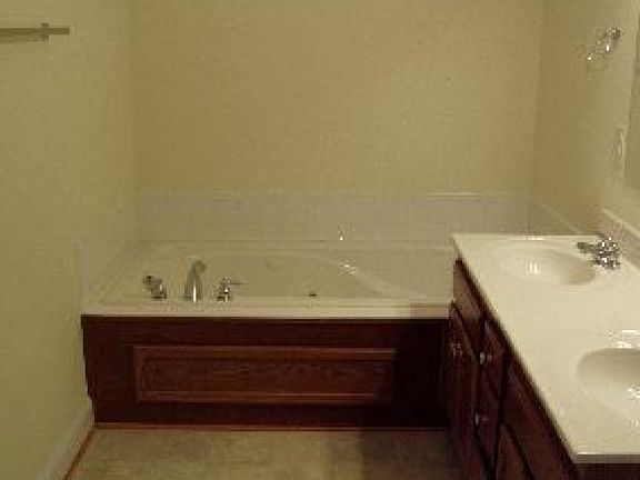 5th image of 122 Margate Dr