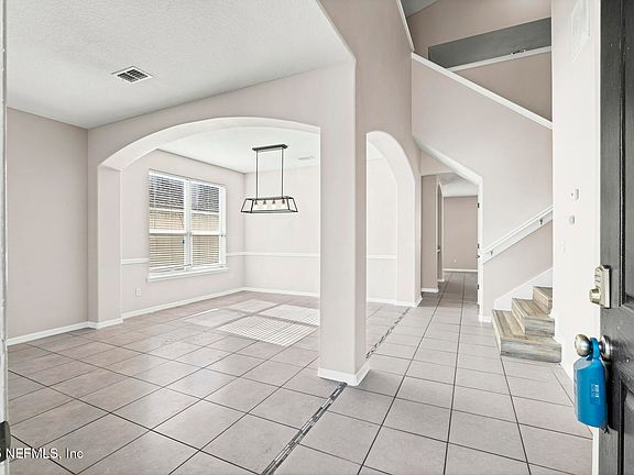 5th image of 402 HEARTHSIDE Court