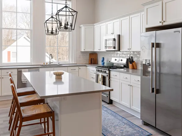 10 Congress St #301, Amesbury, MA 01913