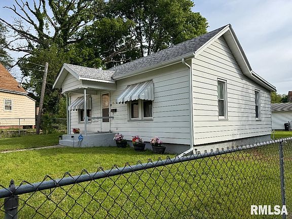 3rd image of 610 SW Camblin Ave