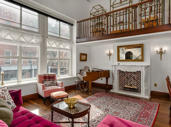 30 Pleasant St #5, Northampton, MA 01060