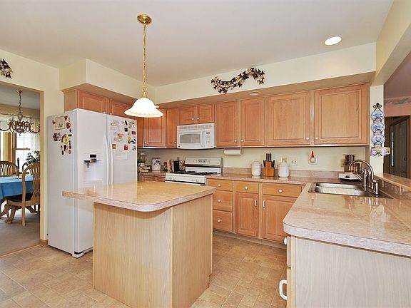 4th image of 1821 Williamsburg Ave