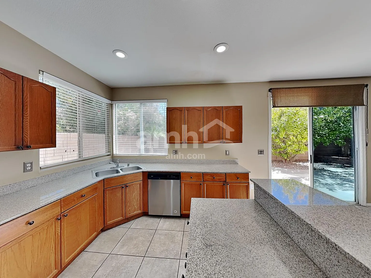4 bed, 2.5 bath, 2396 sqft, $2,535 — Photo 4