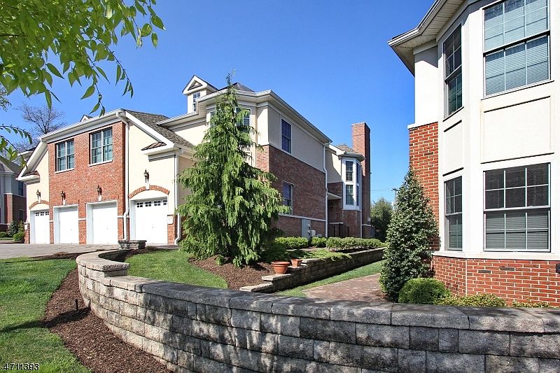 1st image of 27 Cedar Gate Dr