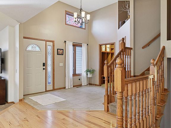 2nd image of 1401 Woods Creek Dr