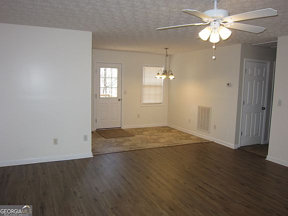 3rd image of 434 Spring Leaf Dr