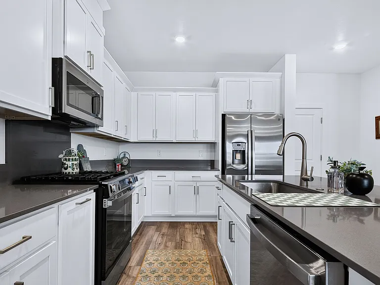 Well-Equiped Kitchen with Griddle Cooktop