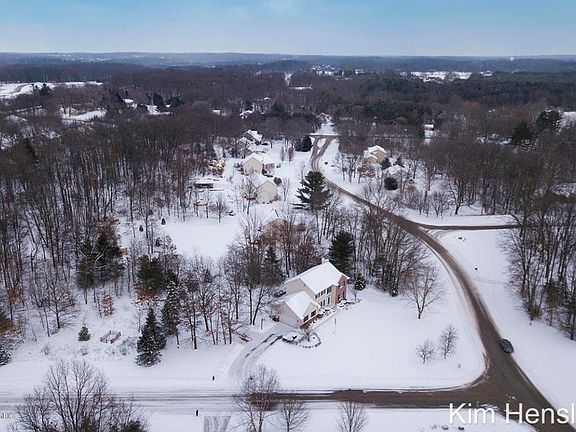 4th image of 7864 Newport Dr NE