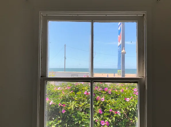 106 Entrada Dr, Santa Monica, CA