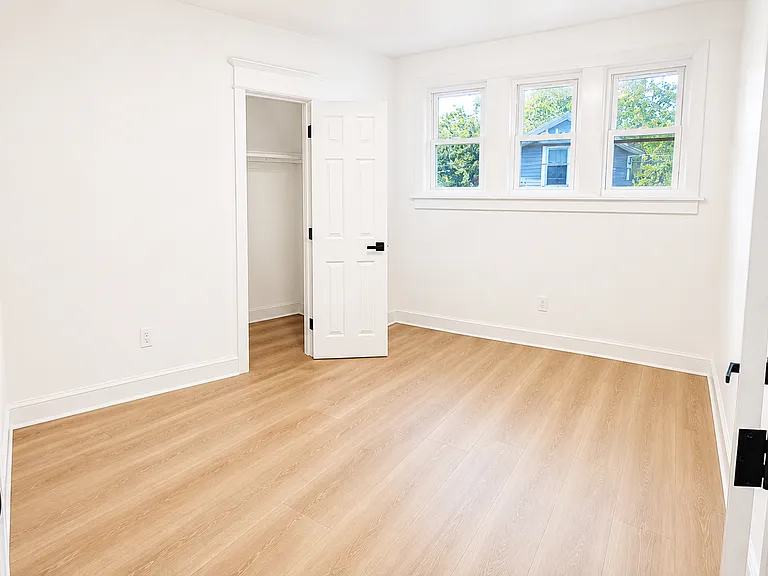 65 Dubois Ave #B — Photo 4