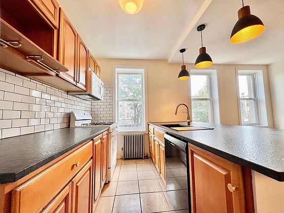 2nd image of 602 Morgan Ave #2
