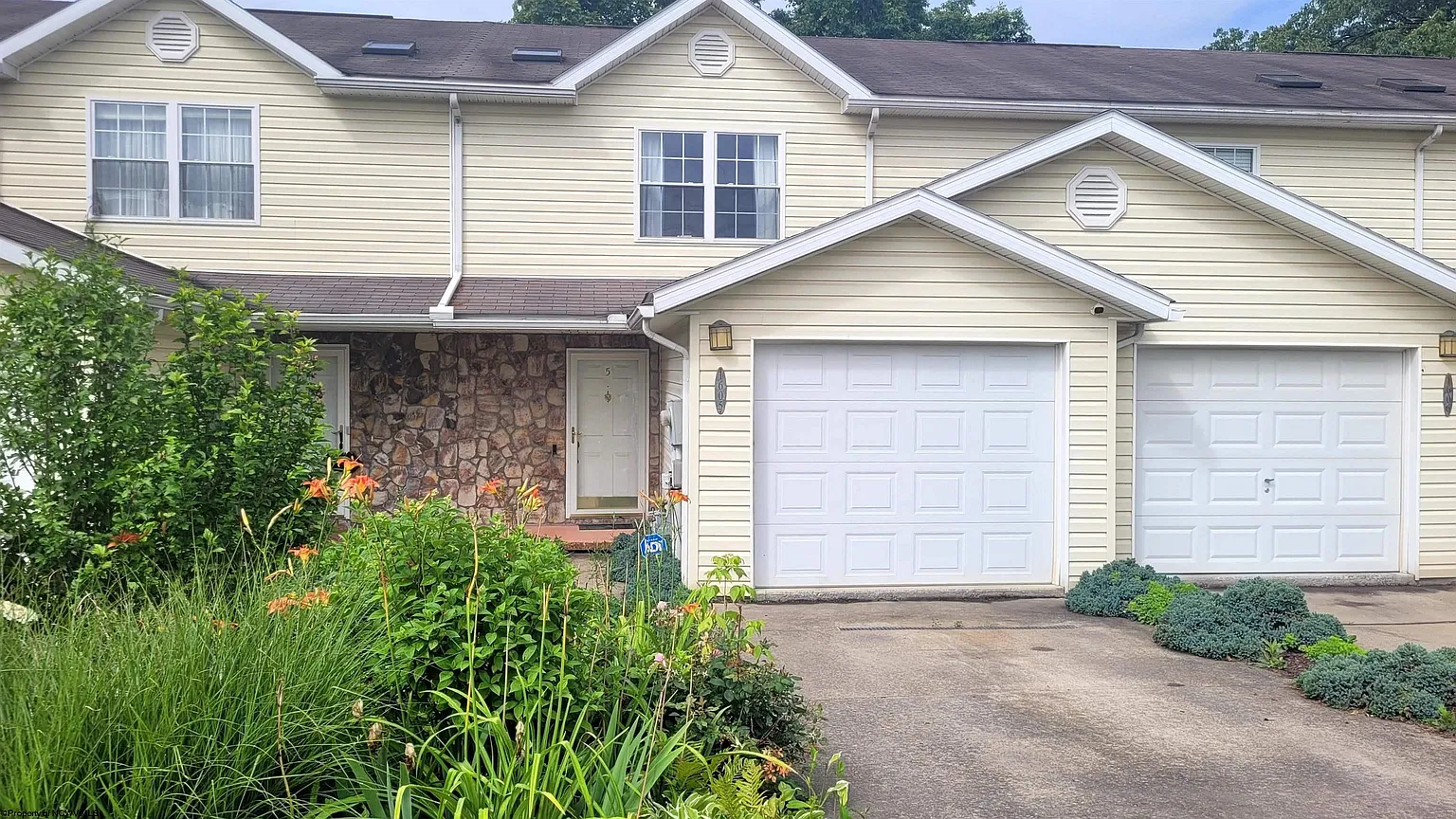 1605 Cain St photo 1