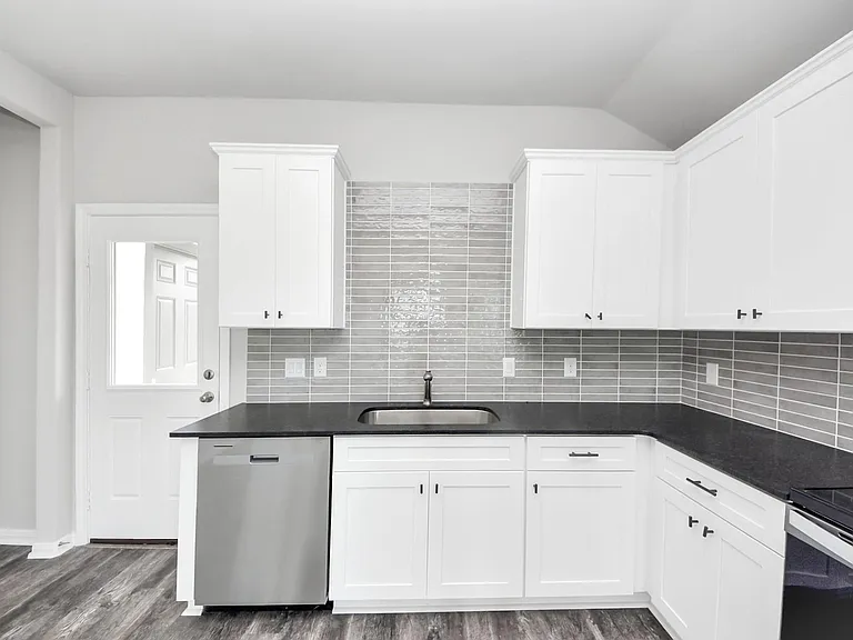 688 Swallow Dr — Photo 18