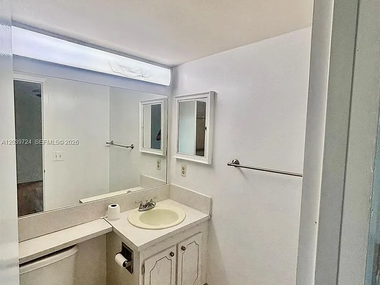 202 Mansfield E #E — Photo 8