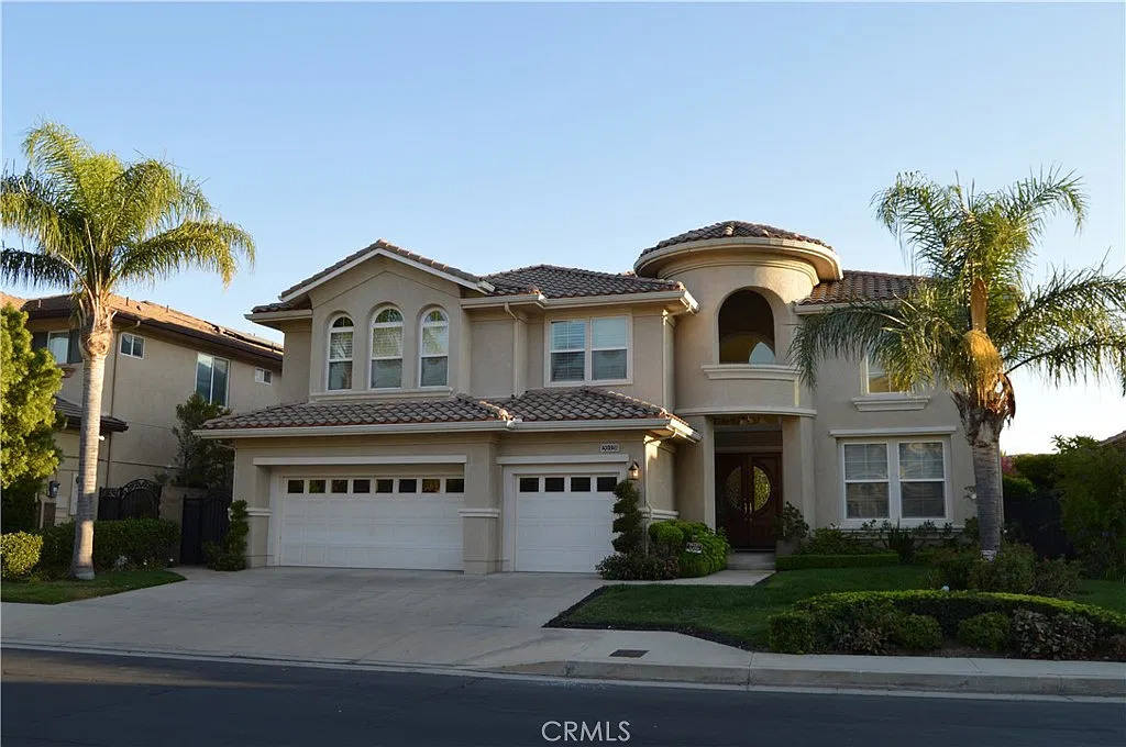 4 bed, 4116 sqft, $8,750 — Photo 1