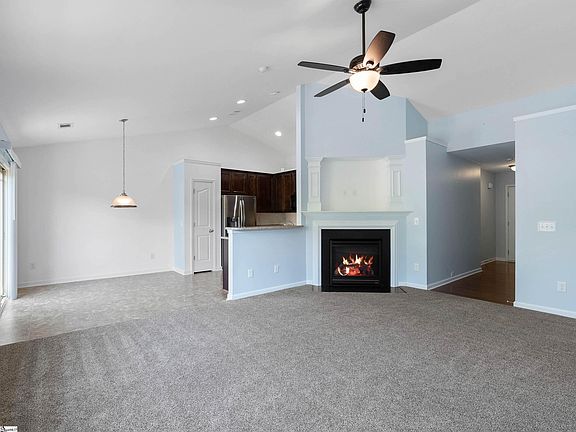 4th image of 335 Riverdale Rd