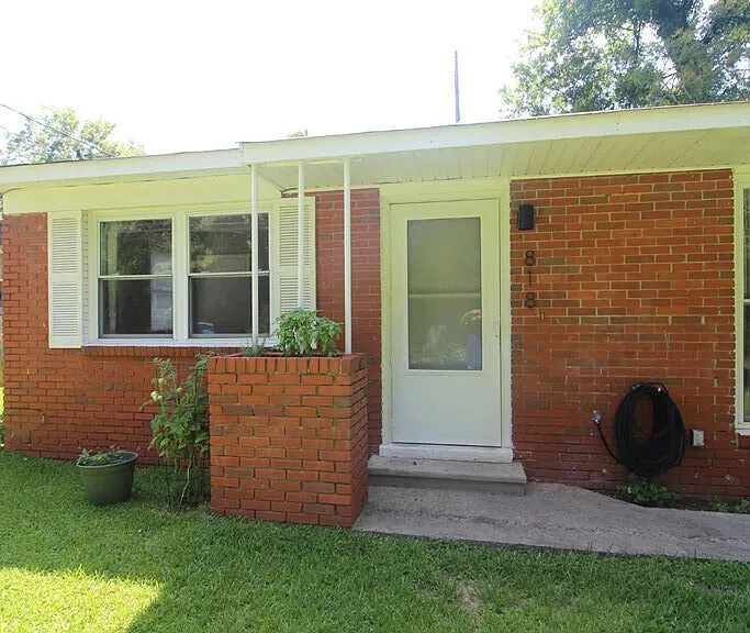 818 Ona Dr — Photo 4