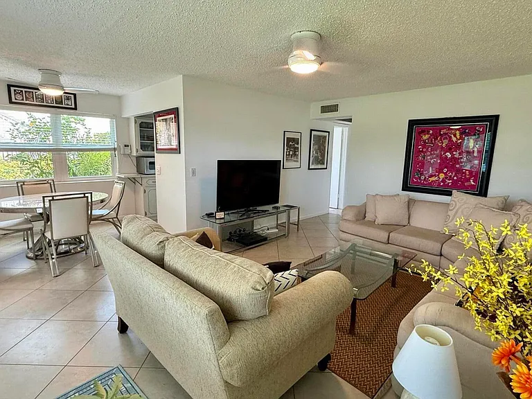 316 Markham Cres — Photo 4