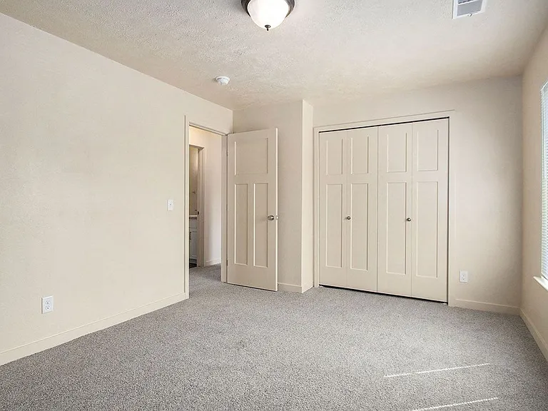 Old Farm Apartments — Photo 35