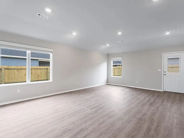 2527 E Meramec St — Photo 10