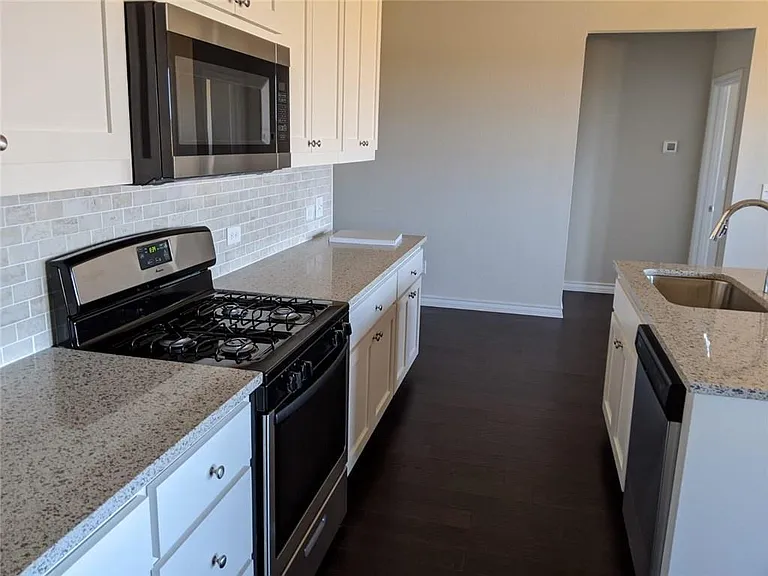 1413 Itzel Bnd — Photo 9