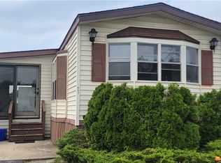 453 Chestnut Dr, Lockport, NY