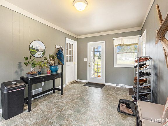 5th image of 643 Leonard St NW