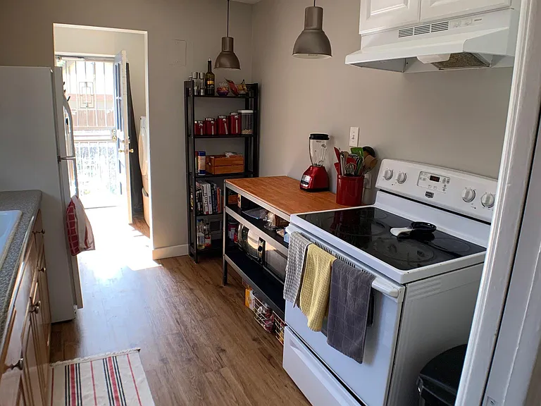 727 Clermont St — Photo 6