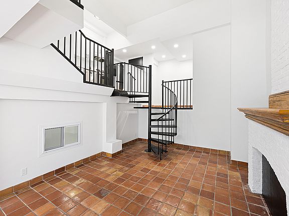 4th image of 306 W 30th St #Grr