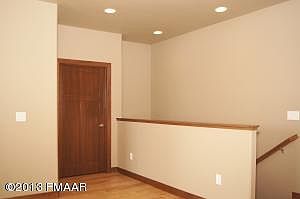4th image of 425 S Pond Ct E