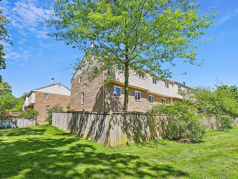 7081 Leewood Forest Dr — Photo 19
