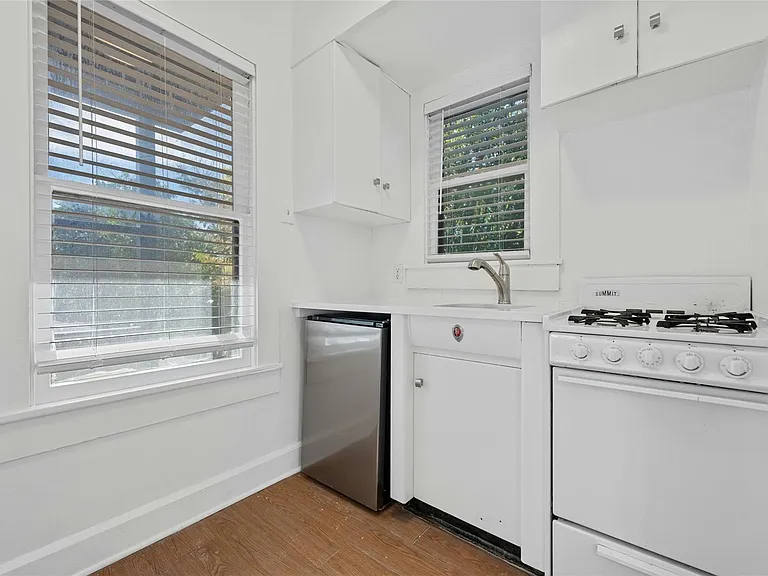 2201 Leon St #G — Photo 8