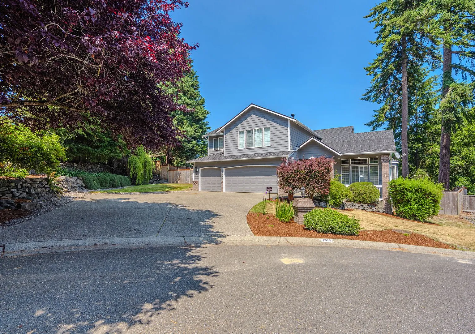 4 Bedroom, 2.5 Bath Single Family Home — Photo 2